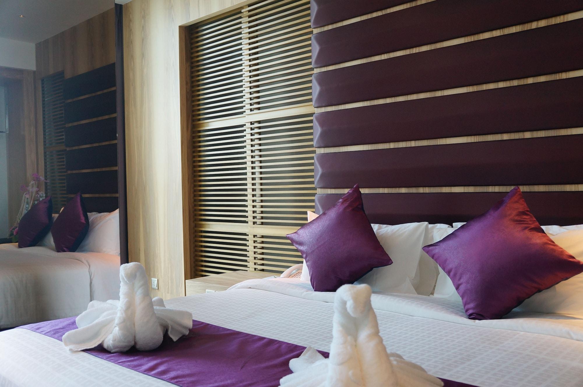กรีน โฮเต็ล แอนด์ สวีท Hotel บินตูลู ภายนอก รูปภาพ
