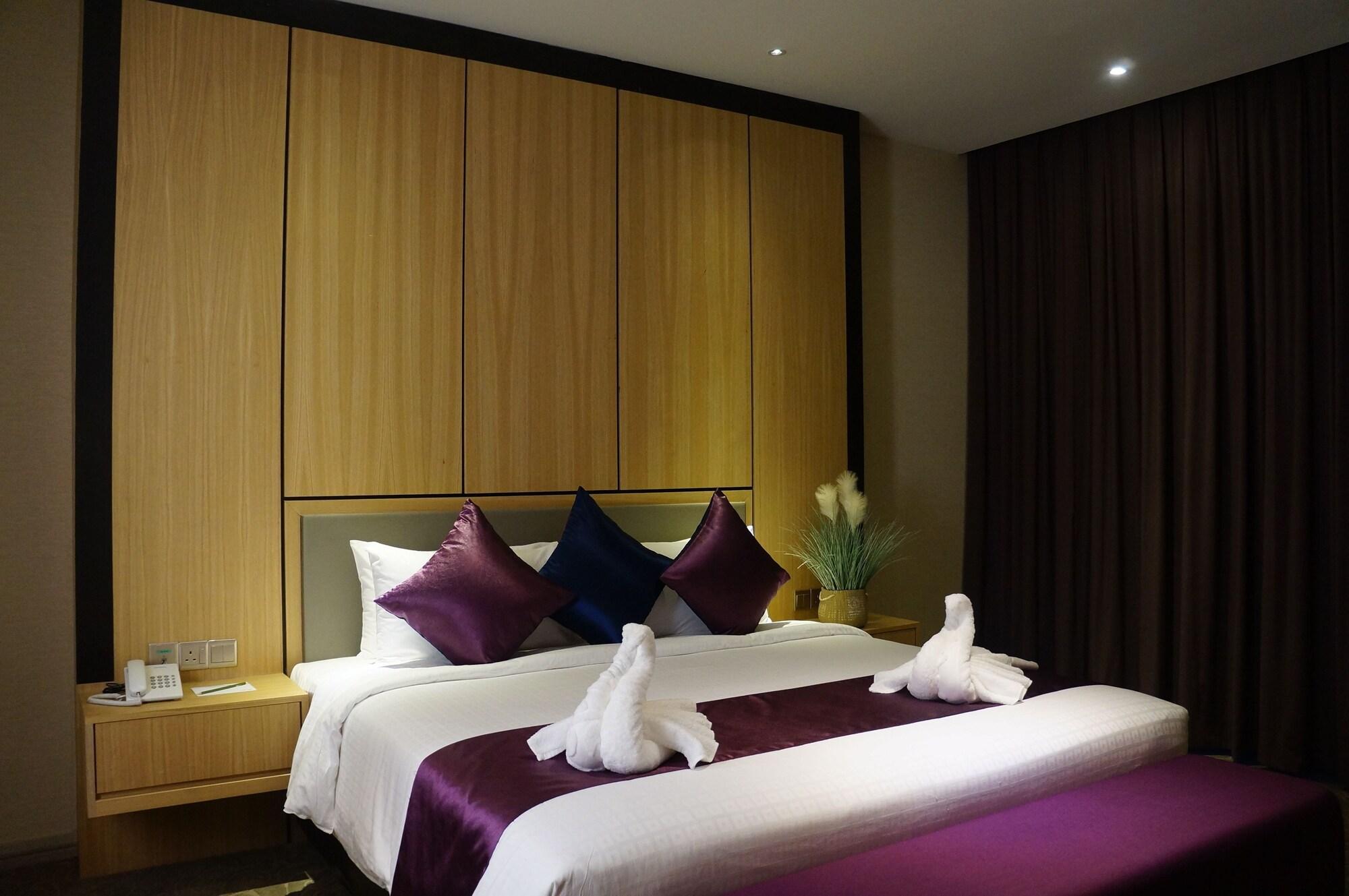 กรีน โฮเต็ล แอนด์ สวีท Hotel บินตูลู ภายนอก รูปภาพ