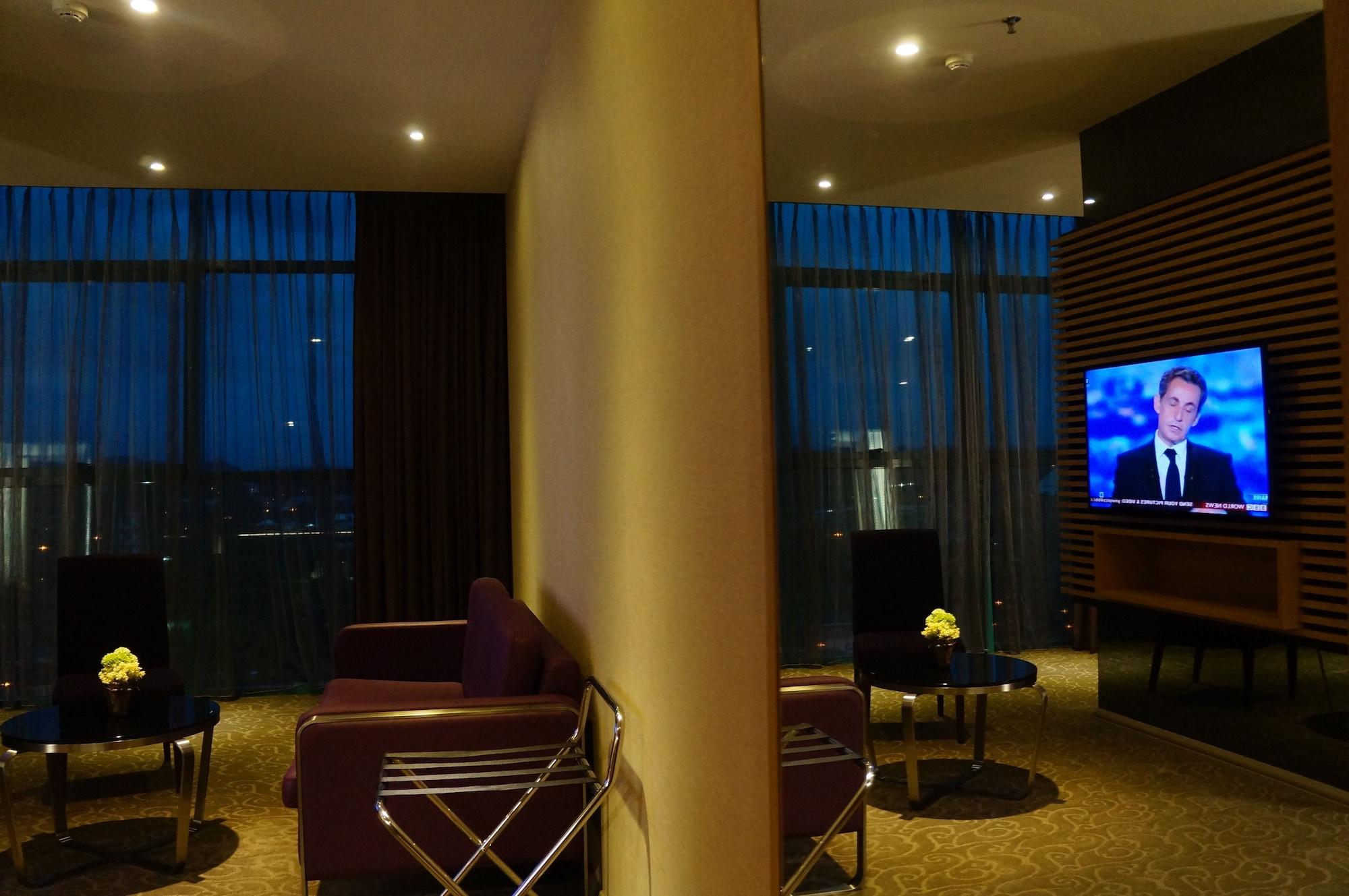 กรีน โฮเต็ล แอนด์ สวีท Hotel บินตูลู ภายนอก รูปภาพ