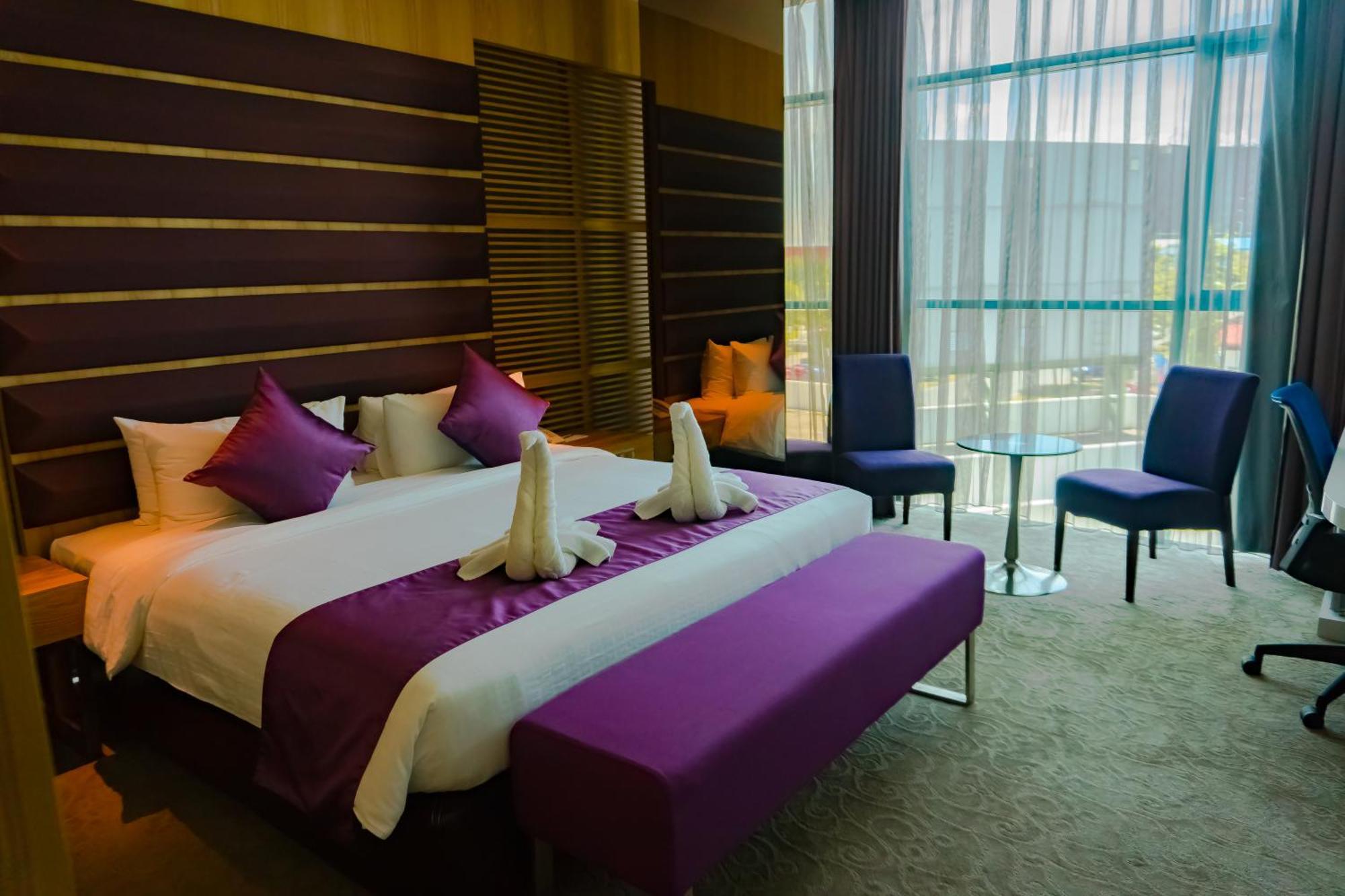 กรีน โฮเต็ล แอนด์ สวีท Hotel บินตูลู ภายนอก รูปภาพ