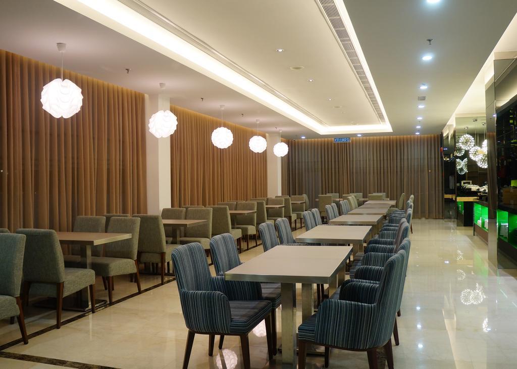 กรีน โฮเต็ล แอนด์ สวีท Hotel บินตูลู ภายนอก รูปภาพ