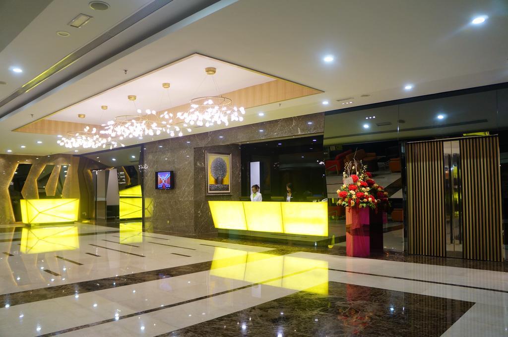 กรีน โฮเต็ล แอนด์ สวีท Hotel บินตูลู ภายนอก รูปภาพ