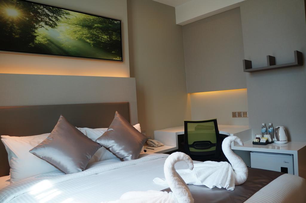 กรีน โฮเต็ล แอนด์ สวีท Hotel บินตูลู ภายนอก รูปภาพ