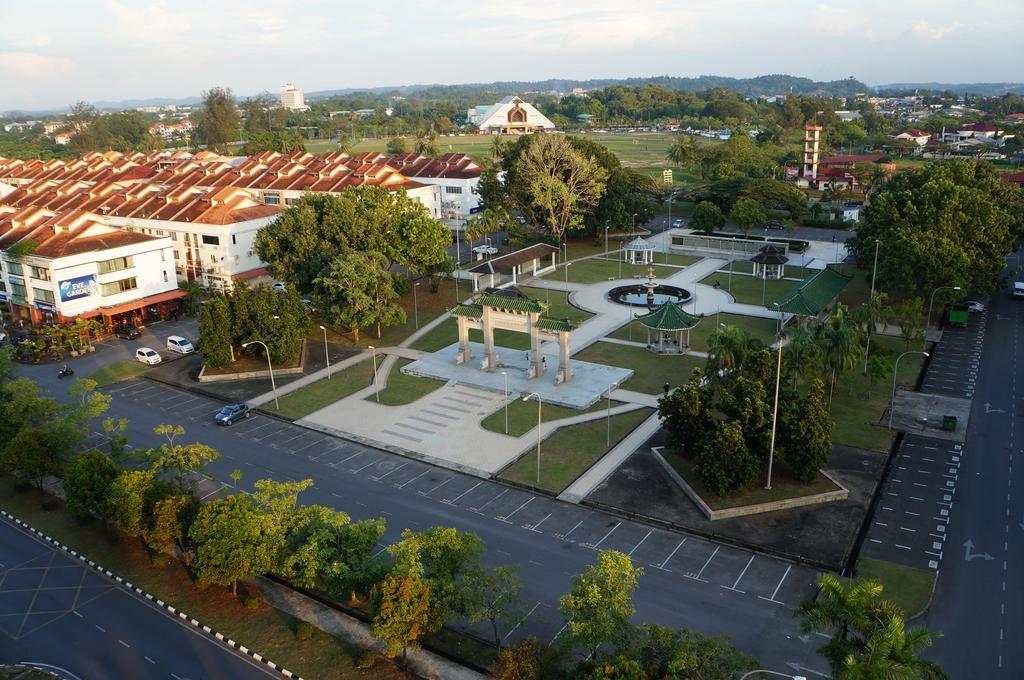 กรีน โฮเต็ล แอนด์ สวีท Hotel บินตูลู ภายนอก รูปภาพ
