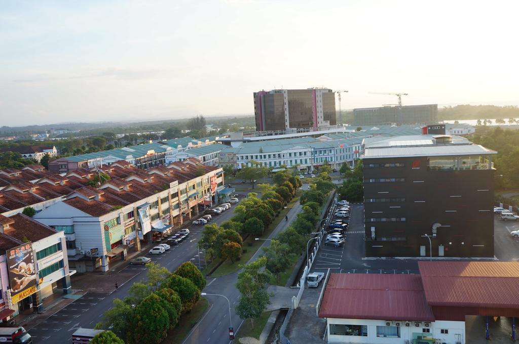 กรีน โฮเต็ล แอนด์ สวีท Hotel บินตูลู ภายนอก รูปภาพ