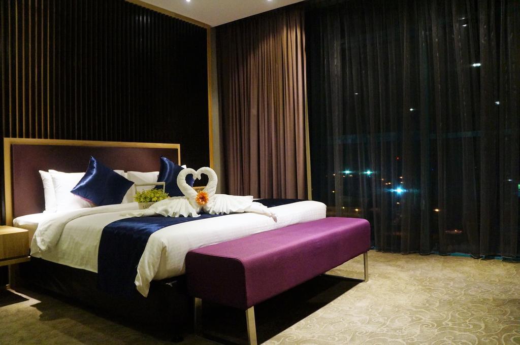 กรีน โฮเต็ล แอนด์ สวีท Hotel บินตูลู ภายนอก รูปภาพ