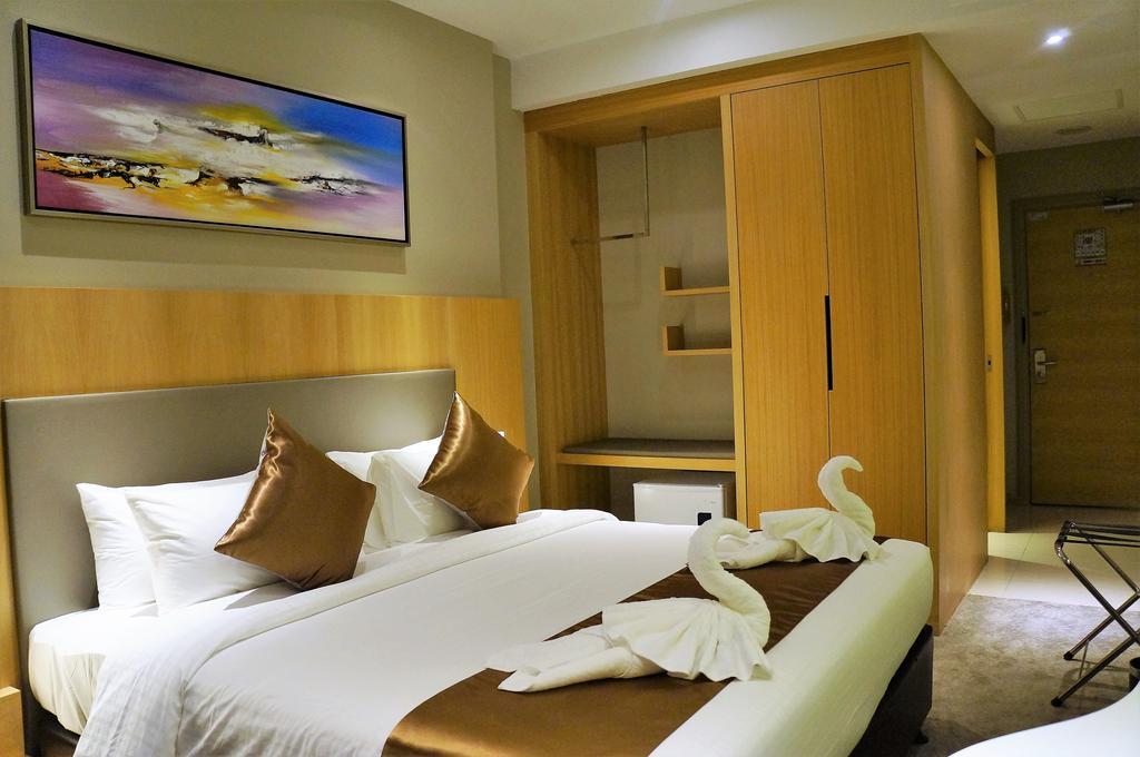 กรีน โฮเต็ล แอนด์ สวีท Hotel บินตูลู ภายนอก รูปภาพ
